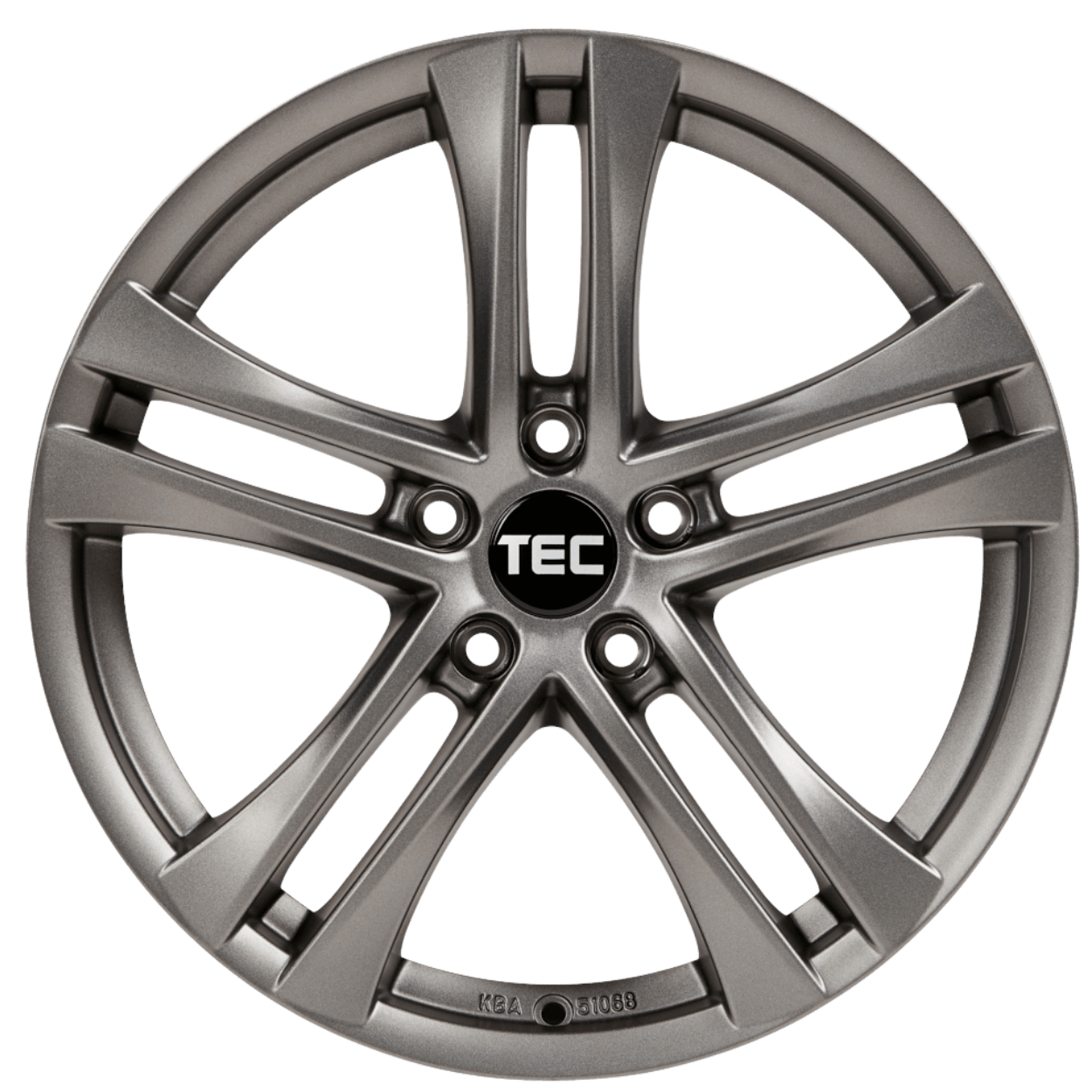 Silberne Alufelge mit fünf Doppelspeichen und TEC-Logo in der Mitte vor weißem Hintergrund