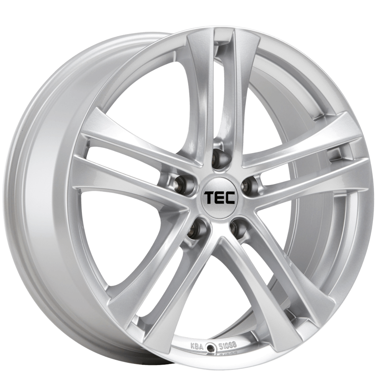 Ein silbernes TEC-Alufelgenrad mit fünffachem Doppelspeichendesign, schräg auf weißem Hintergrund fotografiert