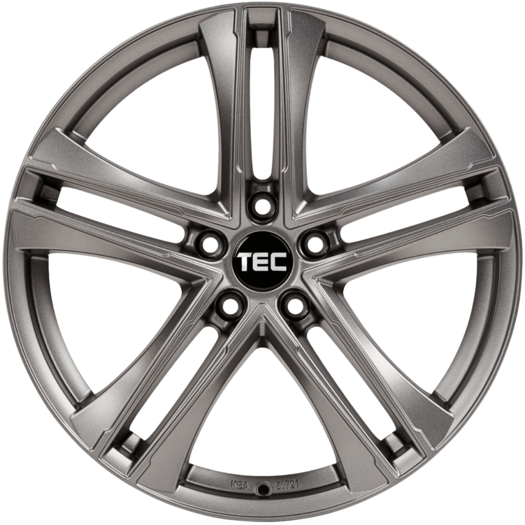 Eine metallisch-silberne Autofelge mit mehrspeichigem Design und einer Mittelkappe mit der Aufschrift TEC