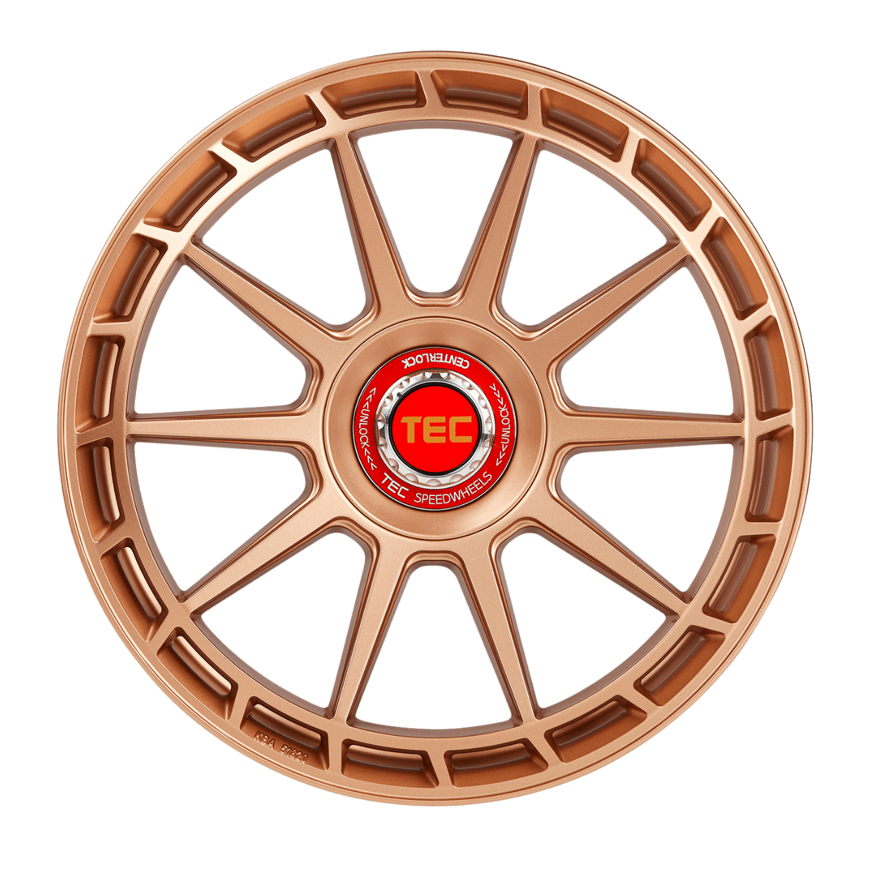 Eine bronzefarbene Alufelge im Mehrspeichendesign mit roter TEC Speedwheels Nabenkappe vor weißem Hintergrund